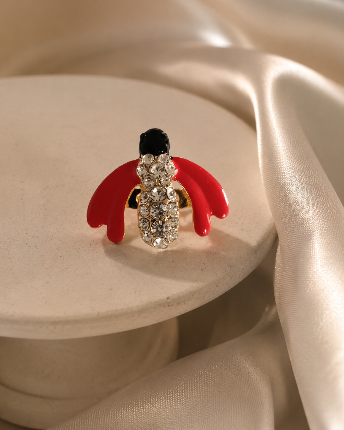 Drama Queen Ruby Wing Beetle Brooch – Gold-Tone Alloy Lapel Pin