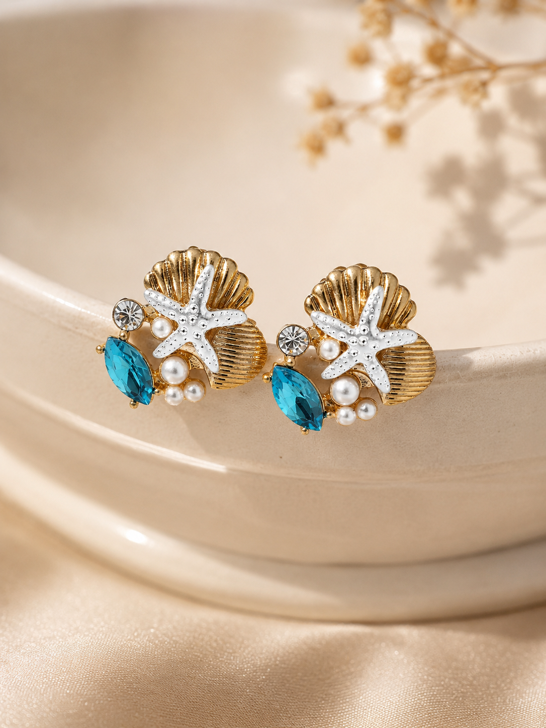 Beach Please! Starfish & Shell Stud Earrings – Gold-Plated Alloy