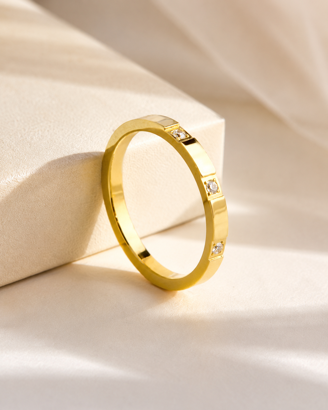 No Makeup Makeup Three Stone Slim Band Ring – 18K Gold PVD Plated Titanium Steel | Waterproof & Anti-Tarnish