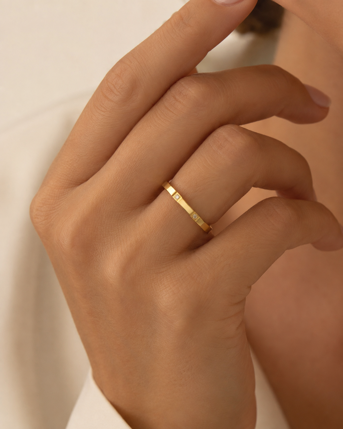 No Makeup Makeup Three Stone Slim Band Ring – 18K Gold PVD Plated Titanium Steel | Waterproof & Anti-Tarnish